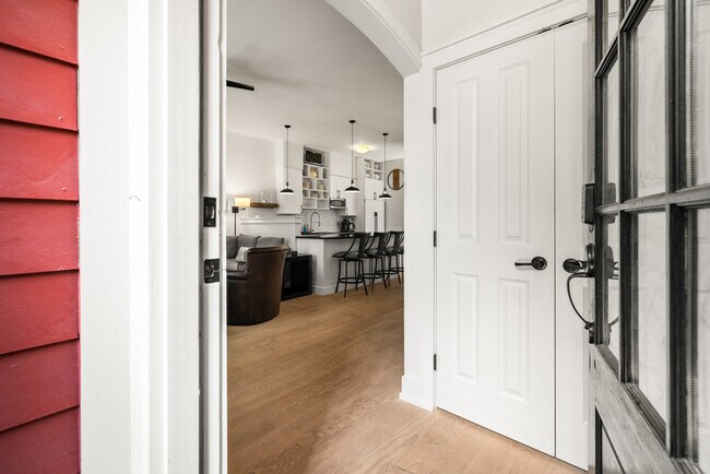 Building Photo - 1408 Pleasant St