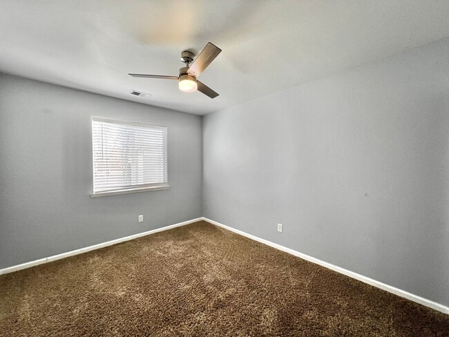 Building Photo - Large Hollister Home in Cul-de-sac