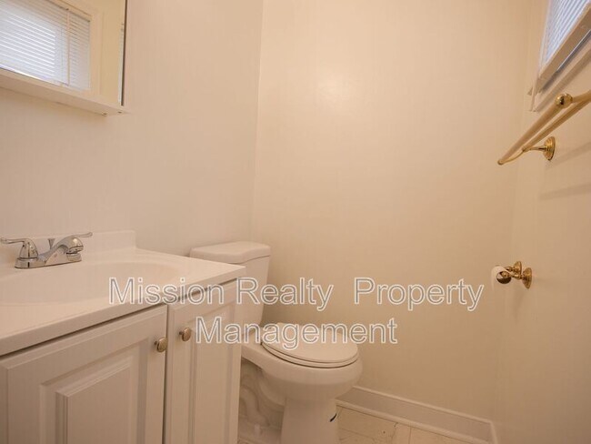 Building Photo - 3012 Glenan Dr