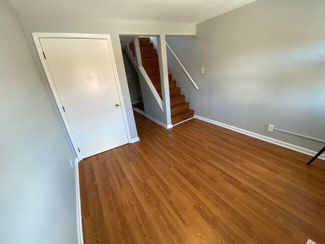 Building Photo - Lovely & Renovated Seton Hill 2bd + den/2b...
