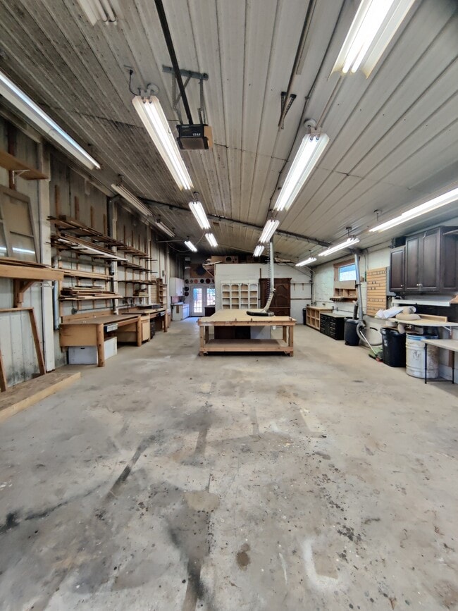 Building Photo - 15226 Creek Rd