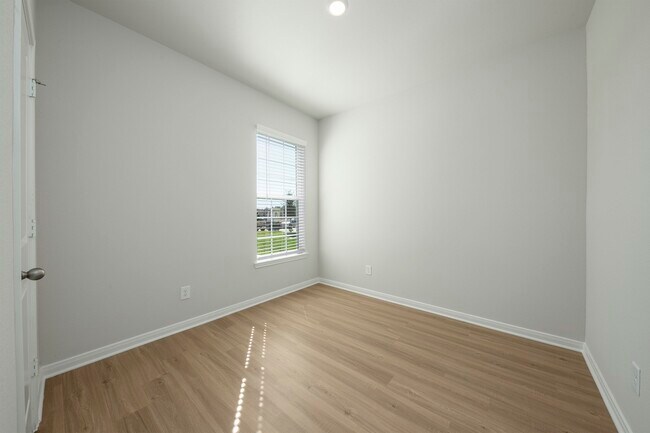 Building Photo - 15615 Plum Brk Dr
