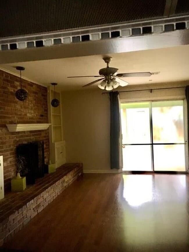 Building Photo - 1107 Lancaster Dr