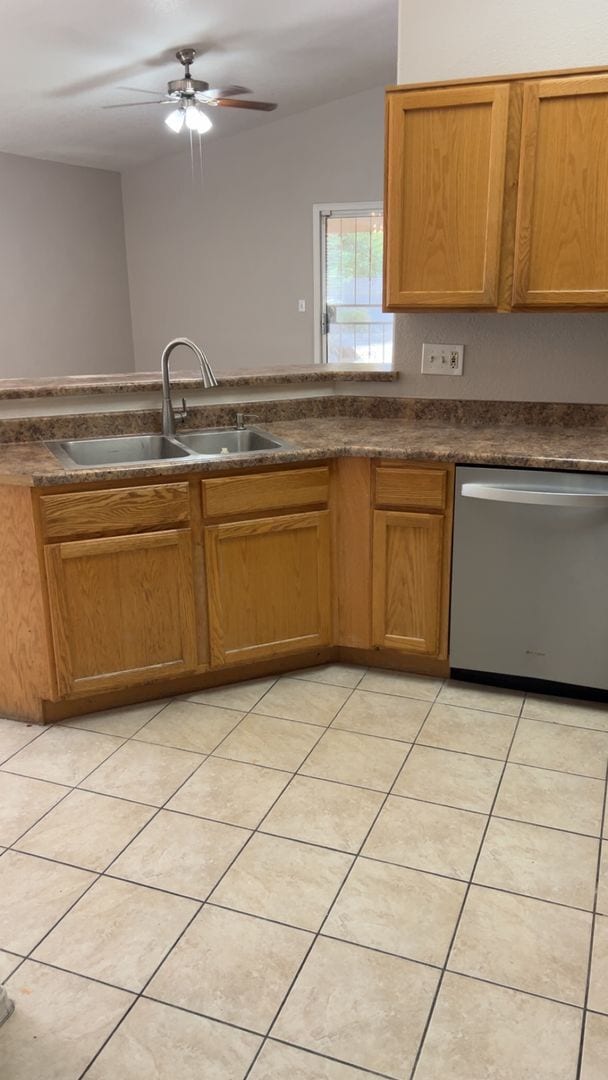 Building Photo - Great 4Bdm 2Ba Home, in a well desired loc...
