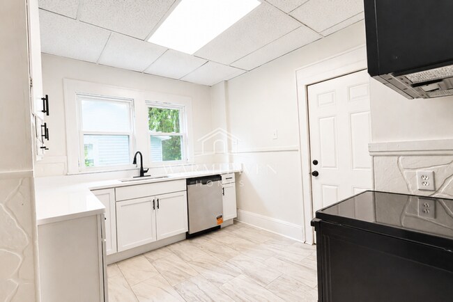 Building Photo - 1007 Delia Ave