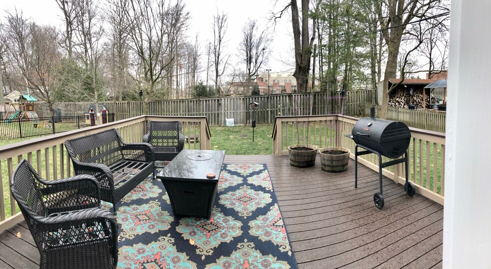 Large Deck - 235 3rd Ave NE