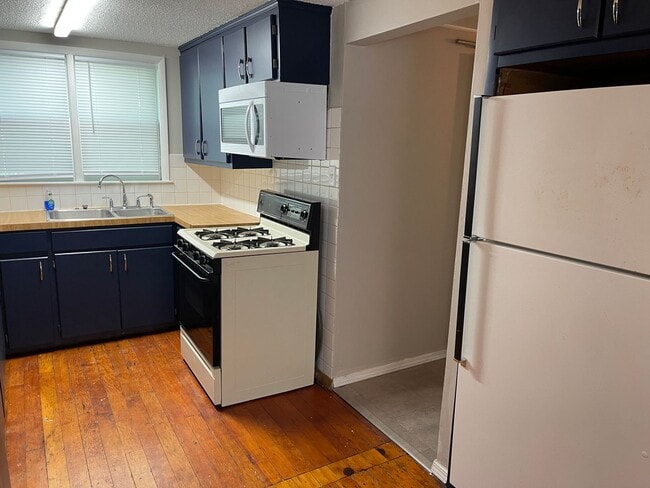 Building Photo - Roommate wanted to share charming cottage nestled in the woods!