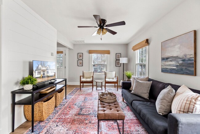 Building Photo - FULLY FURNISHED!
