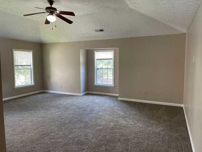 Building Photo - Spacious 4-Bedroom Home in a Quiet Union C...
