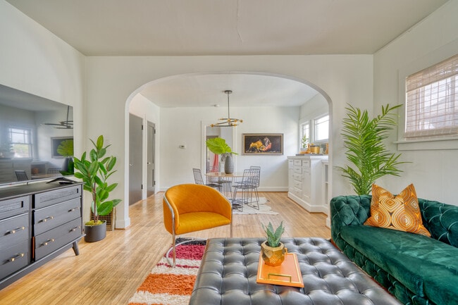 Building Photo - 2215 SE Powell Blvd