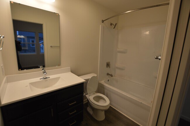 Building Photo - 1306 Woodlawn Ave