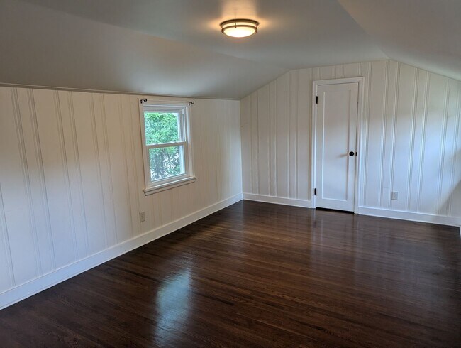 Building Photo - 111 Eastmoreland Dr