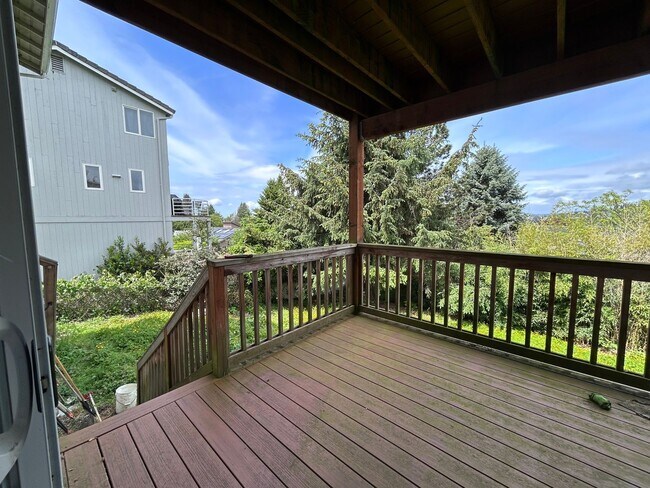 Building Photo - Large 4 Bedroom home with views of Bellingham Bay and Garage