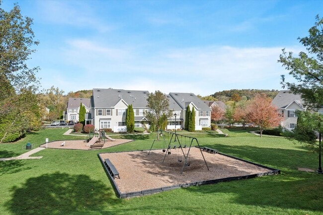 Building Photo - Beautiful 2BR/2.5BA Townhome in Byers Stat...