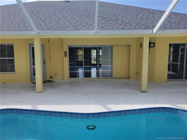 Building Photo - 2509 SE Lyman Cir
