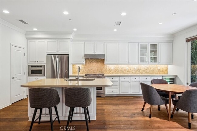 Building Photo - 70 Lupari