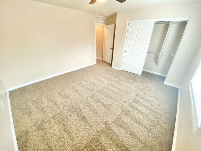 Building Photo - WONDERFUL HENDERSON HOME 3 BEDROOM / 2.5 BATH TWO STORY HOME WITH 2 CAR GARAGE