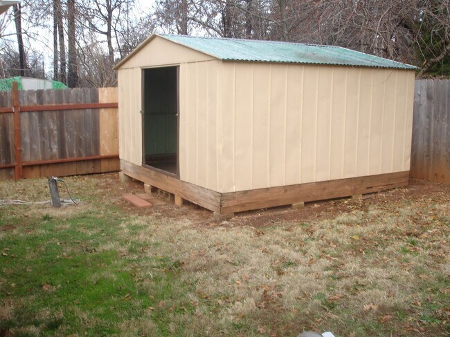 Building Photo - 5773-B Stratton Ln