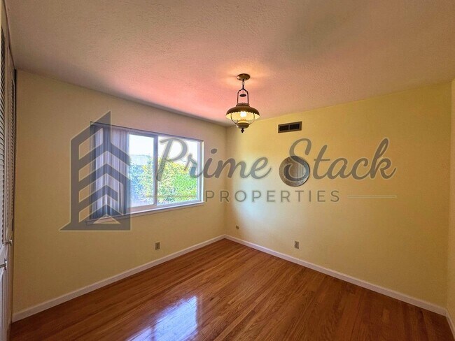 Building Photo - 2391 Sandpiper Way