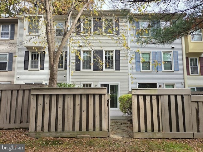 Building Photo - 20535 Strath Haven Dr