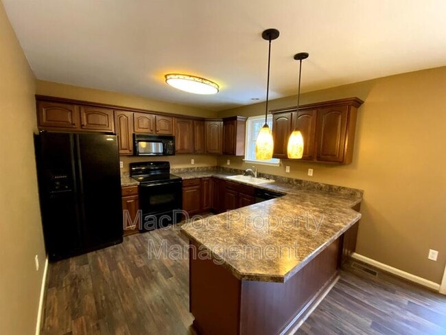 Building Photo - 1265 Ullainee Rd
