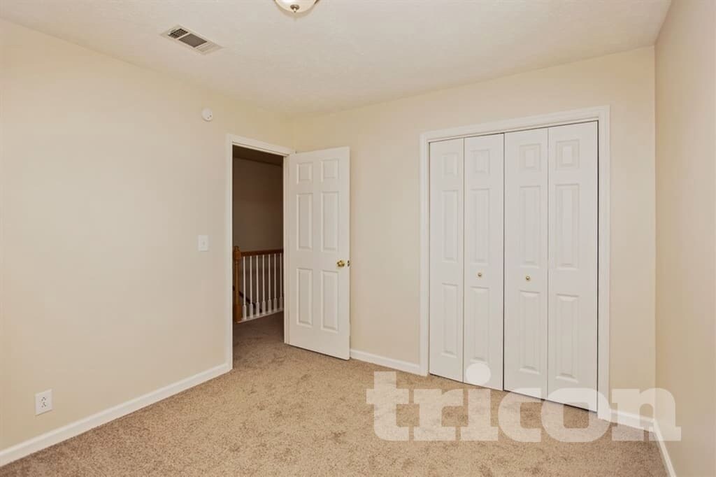 Building Photo - 2041 Glastonbury Dr