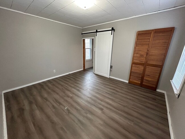 Building Photo - 3 bedroom 1 bathroom House