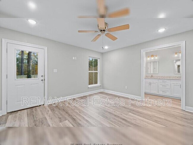 Building Photo - 15 Bellamy Ln