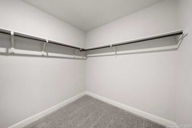 Building Photo - 1080 Amble Oak