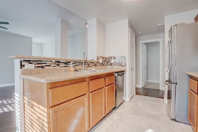 Building Photo - 7701 W Robindale Rd