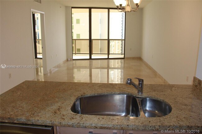 Building Photo - 16275 Collins Ave