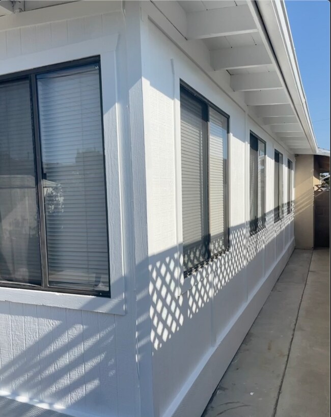 Building Photo - 539 W 224th Pl