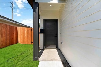 Building Photo - 9514 Ashville Dr