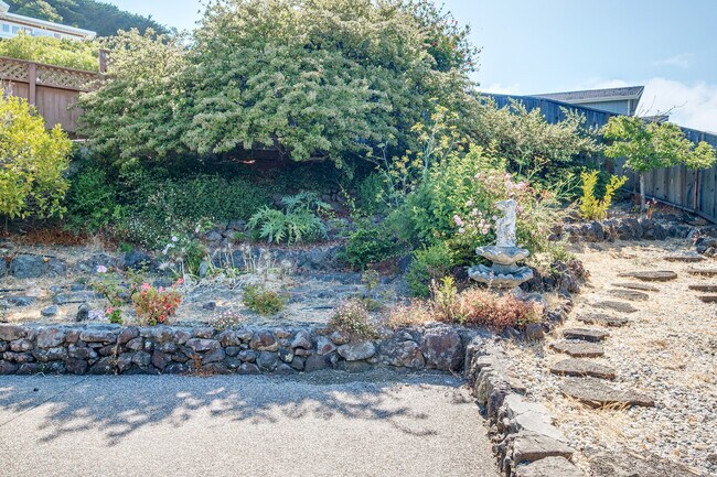 Building Photo - 90 Geldert Dr