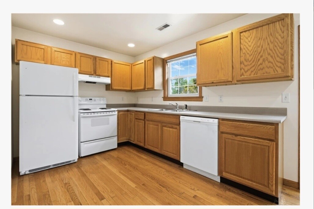 Building Photo - 906 Buchanan Ave