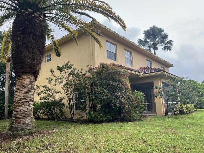 Building Photo - 207 Banyanwood Pt