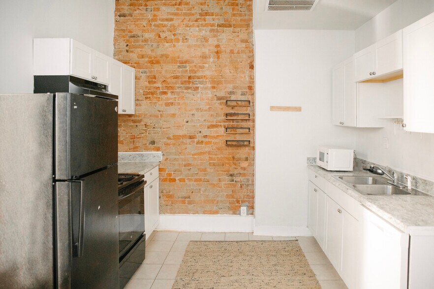 Building Photo - 124 Winkler St