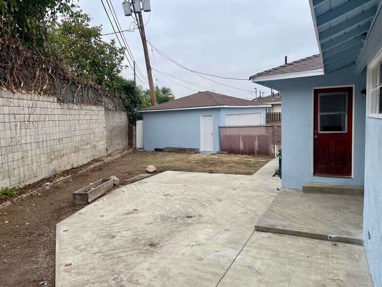 Building Photo - 12505 Manor Dr