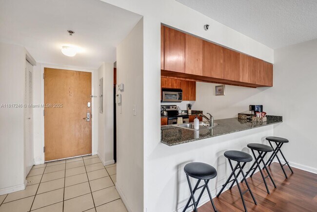 Building Photo - 1200 Brickell Bay Dr