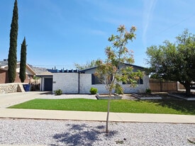 Building Photo - 204 Stratus Rd