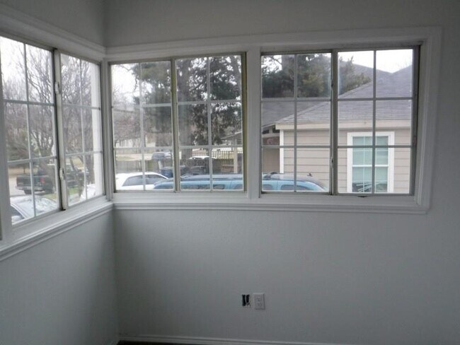 Building Photo - 2315 Gilford St