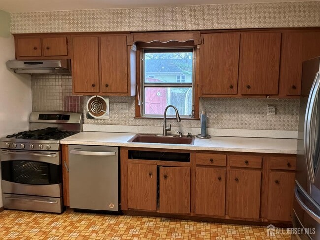 Building Photo - 8 Montclair Ave