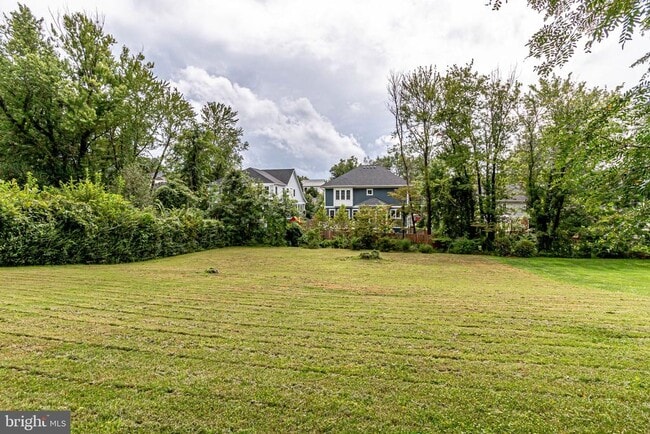 Building Photo - 6525 Byrnes Dr