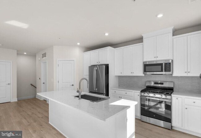 Building Photo - 21764 Dollis Hl Ter