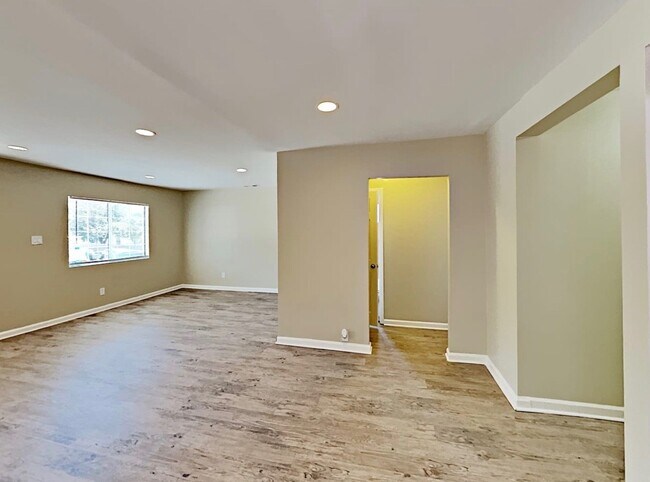 Building Photo - 15720 Via Calanova