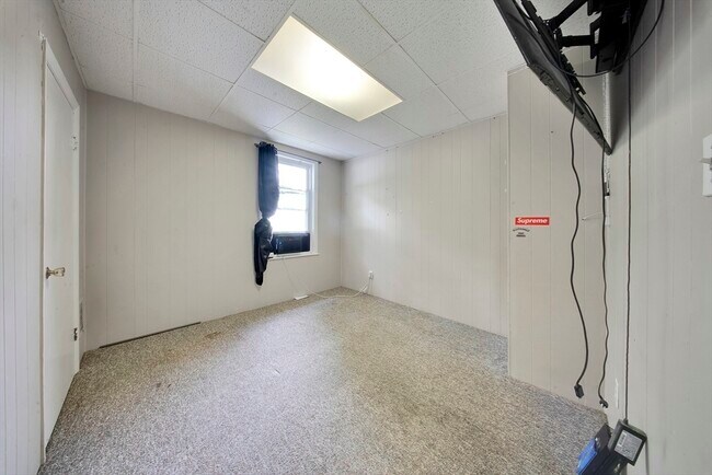 Building Photo - 533 Boston St