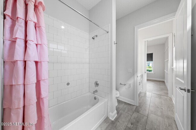 Building Photo - 264 Pine Haven Dr