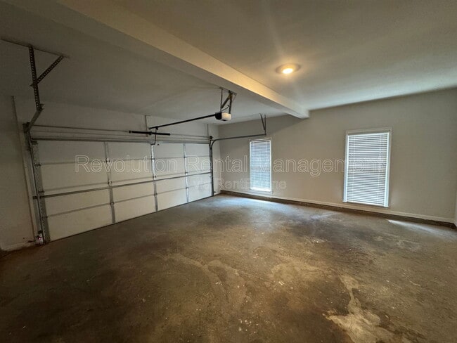 Building Photo - 120 Julia Ct