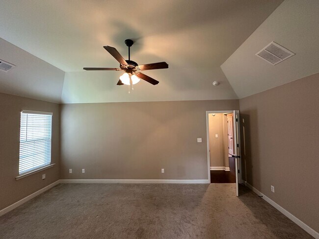 Building Photo - AVAILABLE NOW IN SOUTHAVEN! Spacious 4BR Home with Bonus Room & Fenced Yard