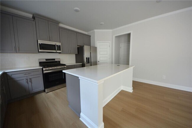 Building Photo - 547 Hellen Vly Dr